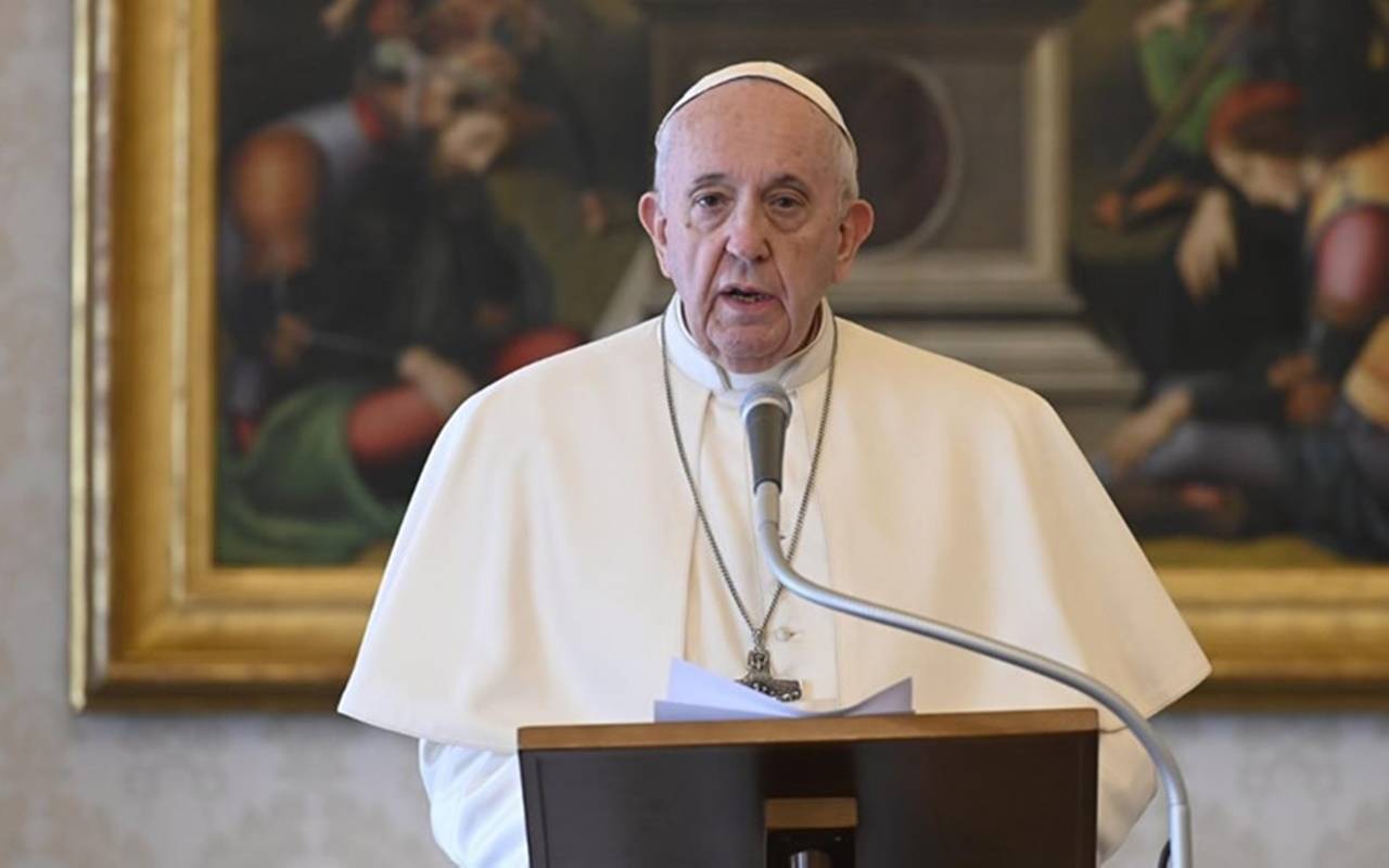 Papa: “Aiutare i senzatetto, gli sconfitti della vita”