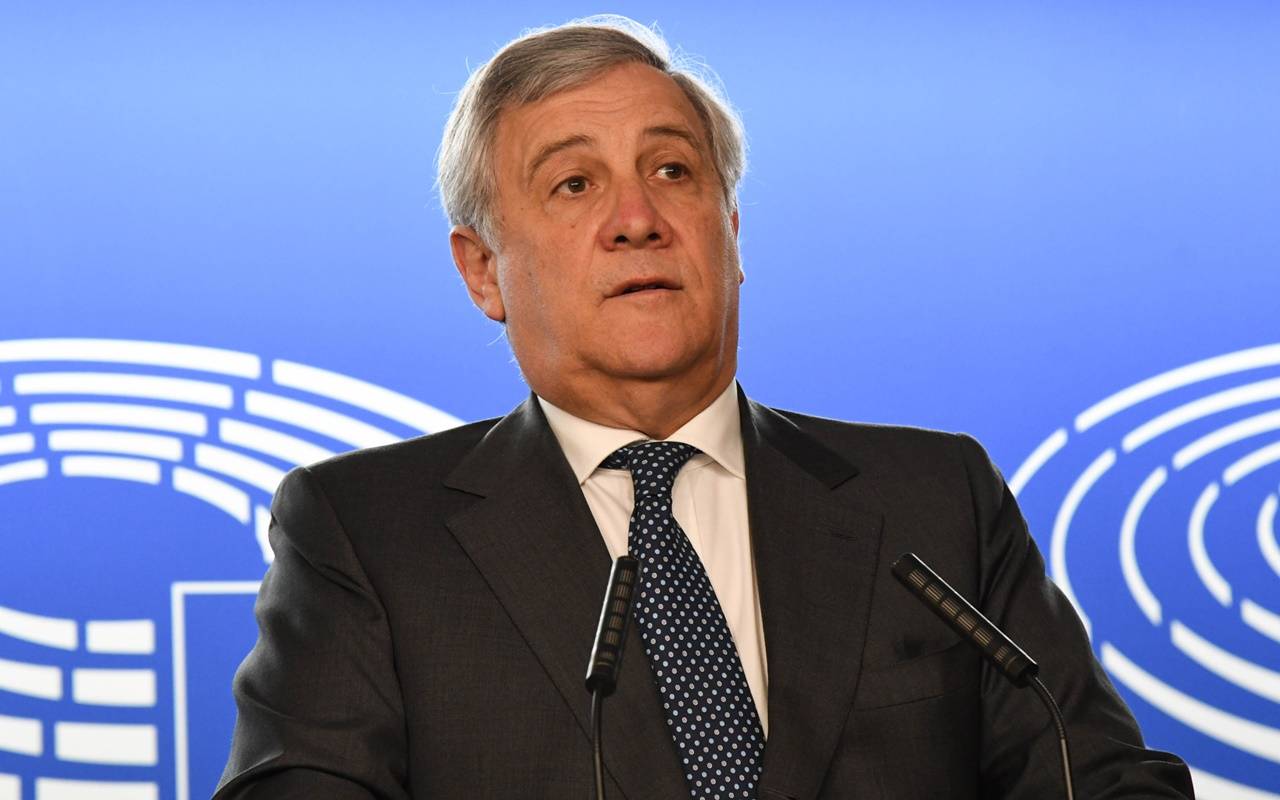 Fase 2, Tajani: “Non è il momento del risparmio, servono investimenti”