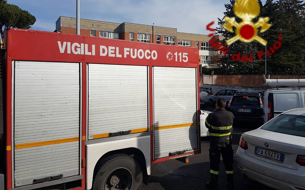Paura a Milano dove una donna minaccia di far esplodere una palazzina