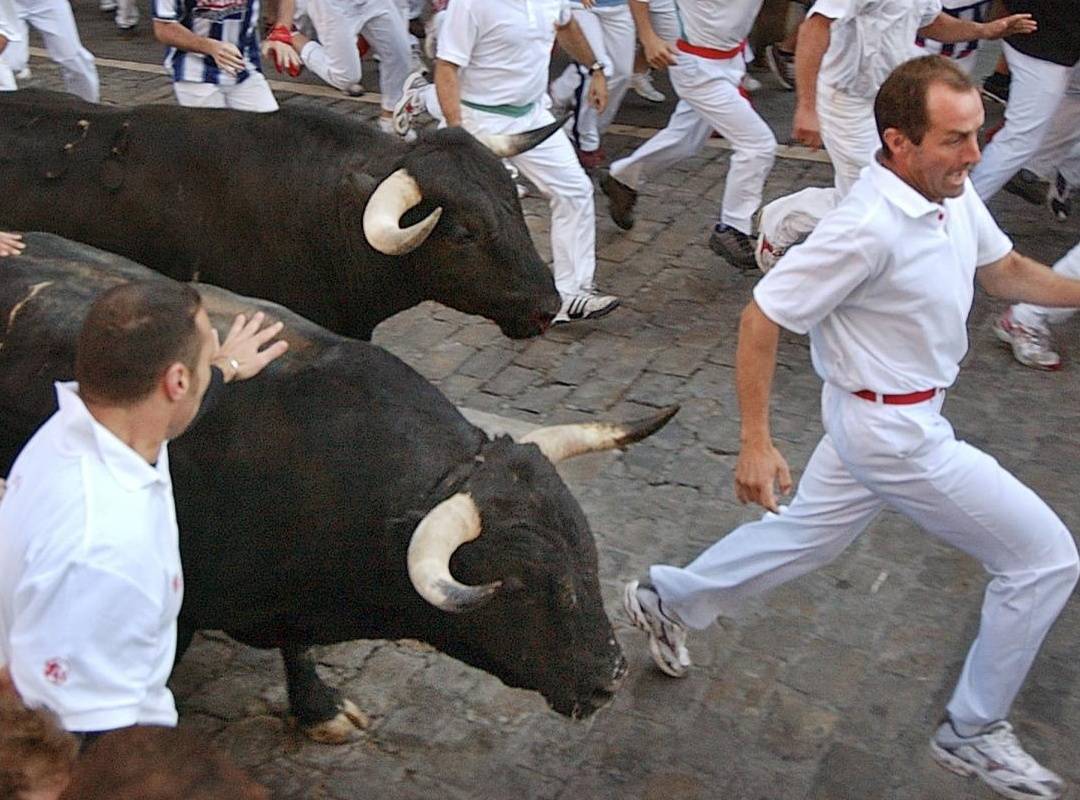 Coronavirus, annullata la storica corsa dei tori di Pamplona