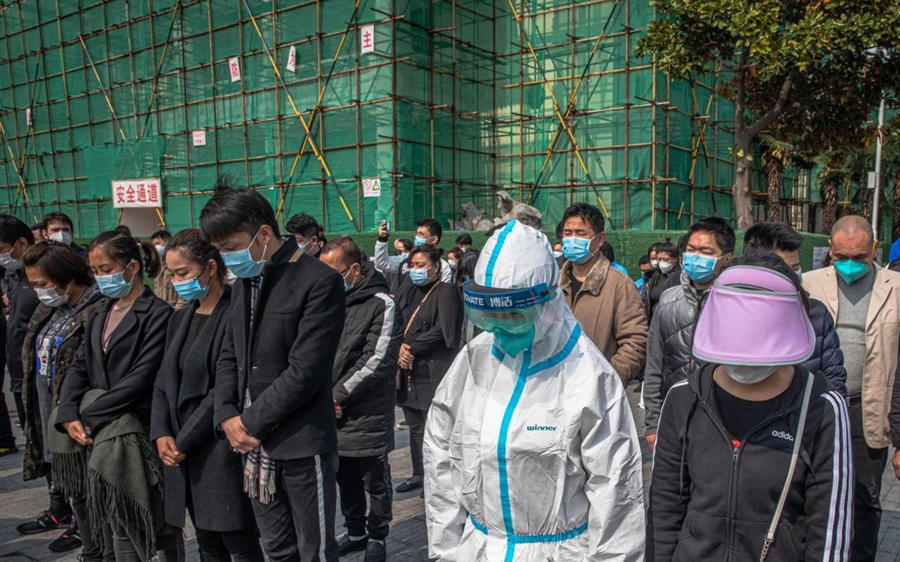 La Cina si ferma per ricordare le vittime delle pandemia