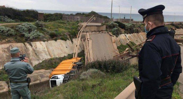 Crolla ponte a Gonnesa, in Sardegna: illesi 2 uomini