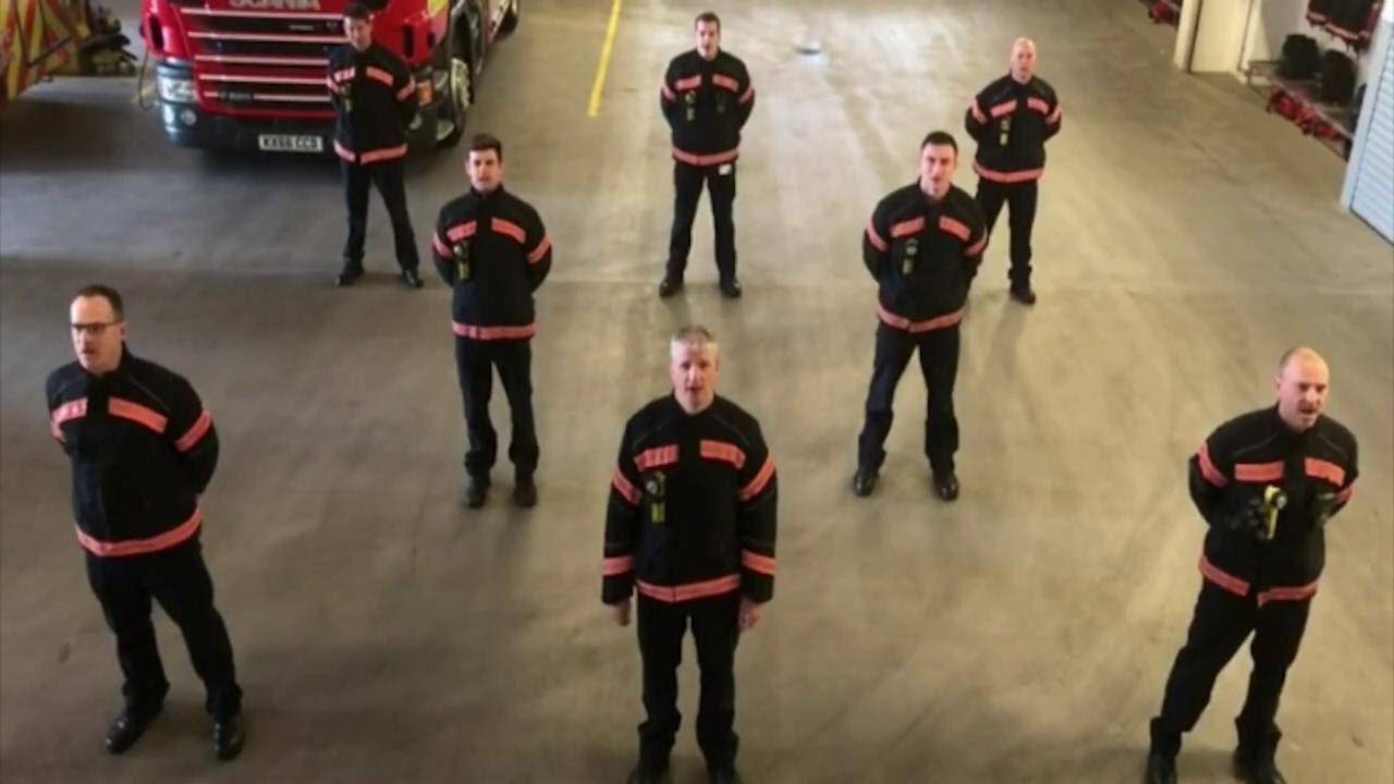 Covid-19, i pompieri inglesi cantano Bella ciao per l’Italia – VIDEO –