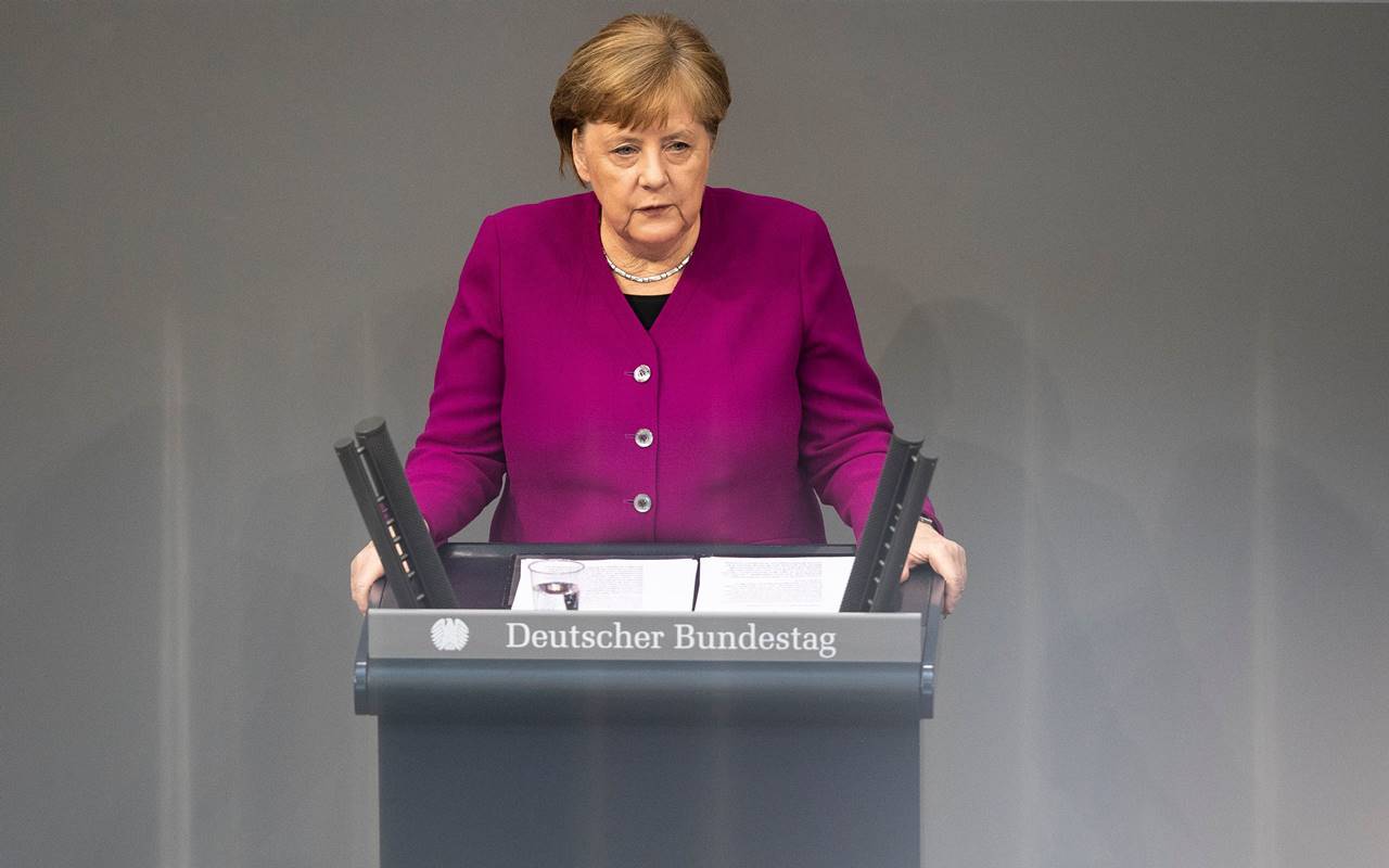 “Tempi straordinari, in gioco la tenuta dell’Europa”. Il discorso della Merkel al Bundestag