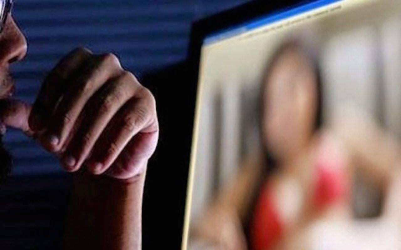 Revenge porn, l’allarme della polizia postale: “Diverse le denunce”