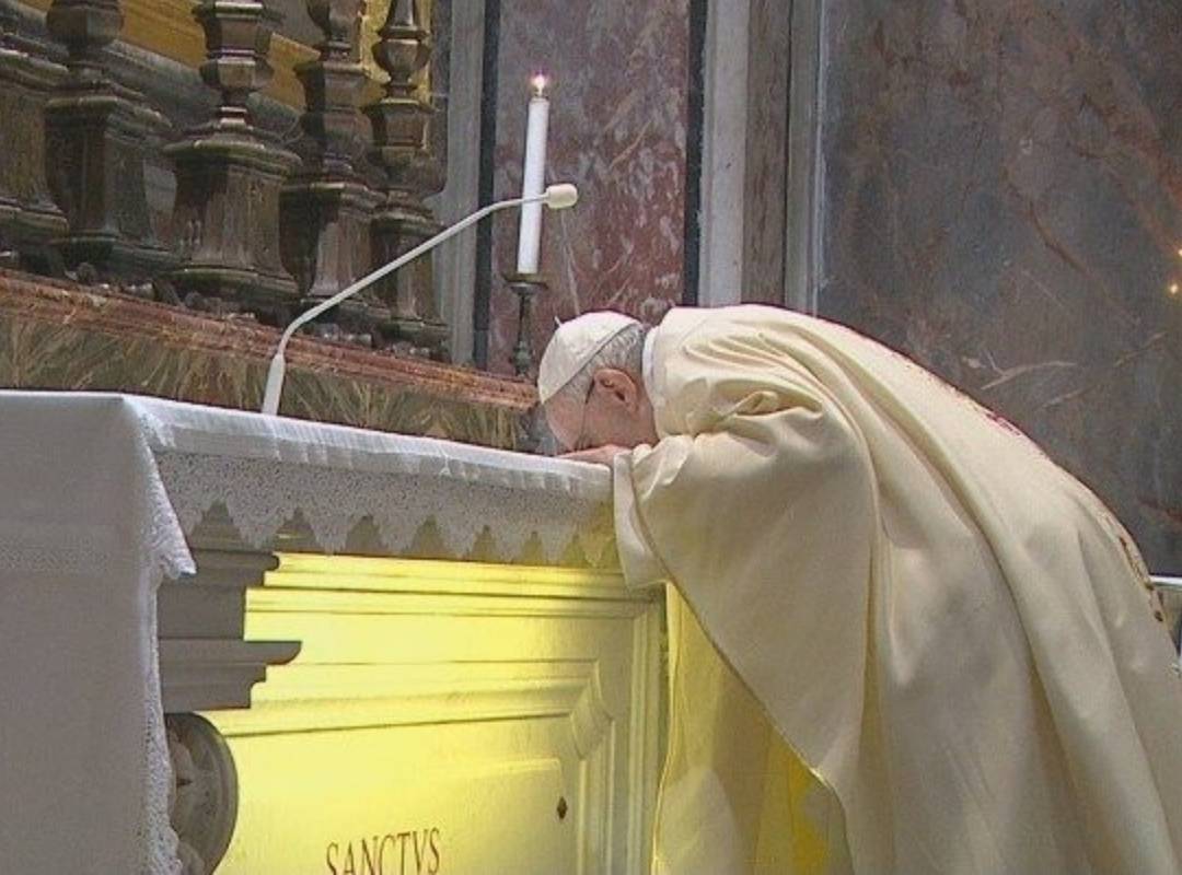 Il Papa ricorda i cento anni della nascita di Papa Wojtyla (VIDEO)