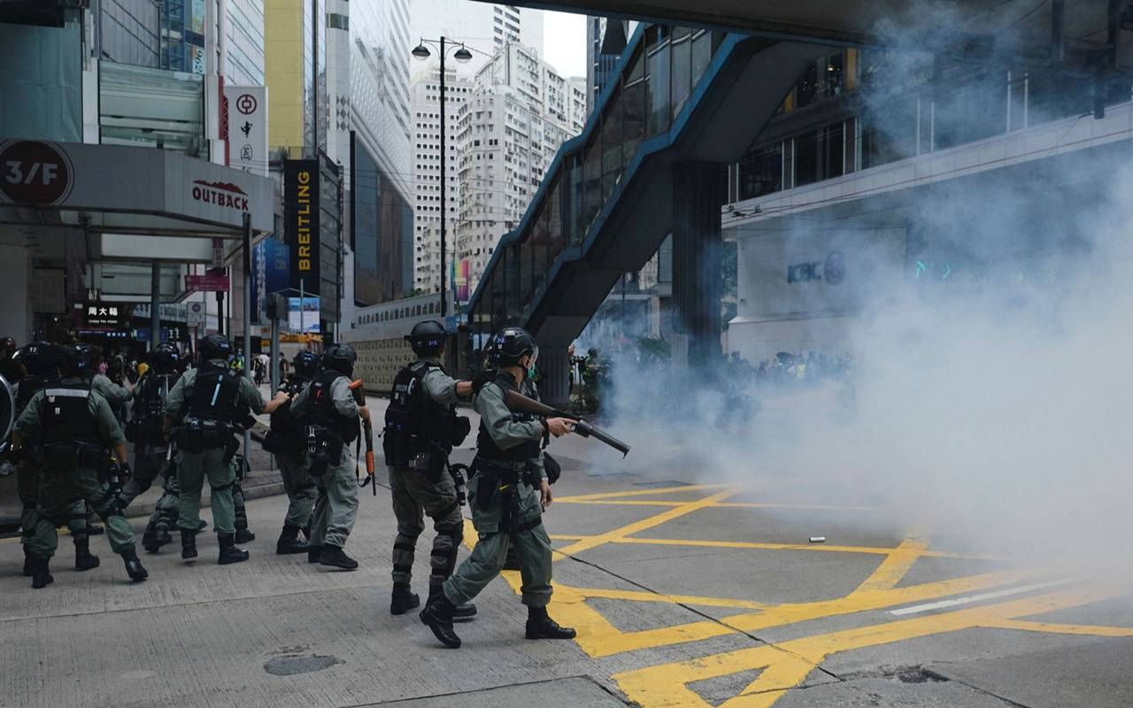 Hong Kong torna in strada, cariche sui manifestanti