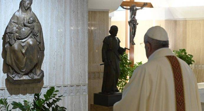 Il Papa prega per gli infermieri, esempio di eroismo (VIDEO)