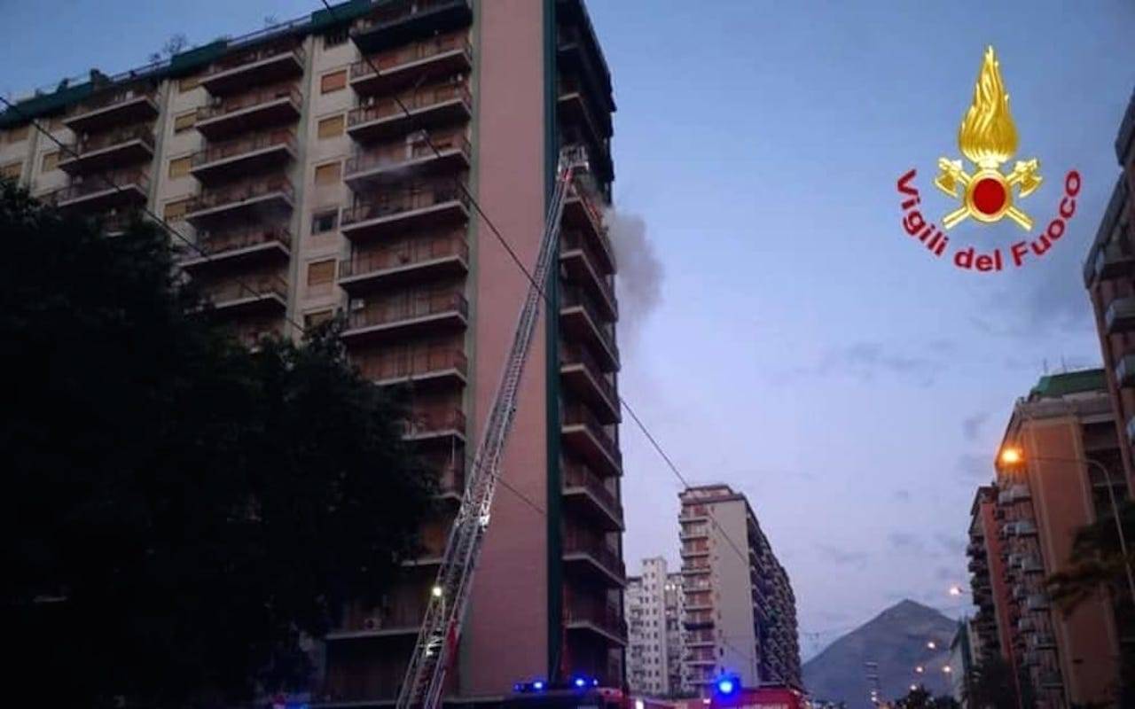 Incendio in casa a Palermo: muore una donna, grave la figlia