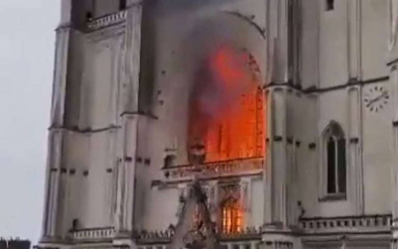 Nantes, incendio in Cattedrale: fermato un sospetto