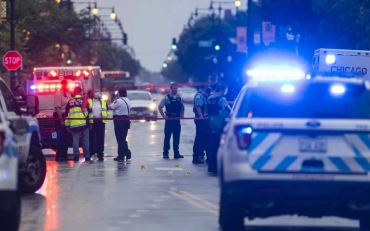 Chicago violenta: sparatoria in strada durante un funerale