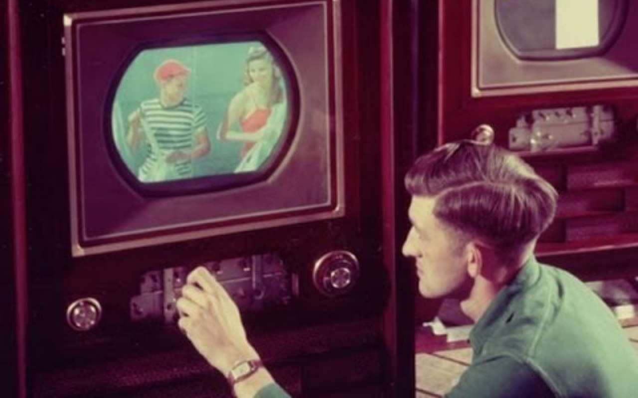 Accadde oggi: arrivano i primi programmi TV a colori