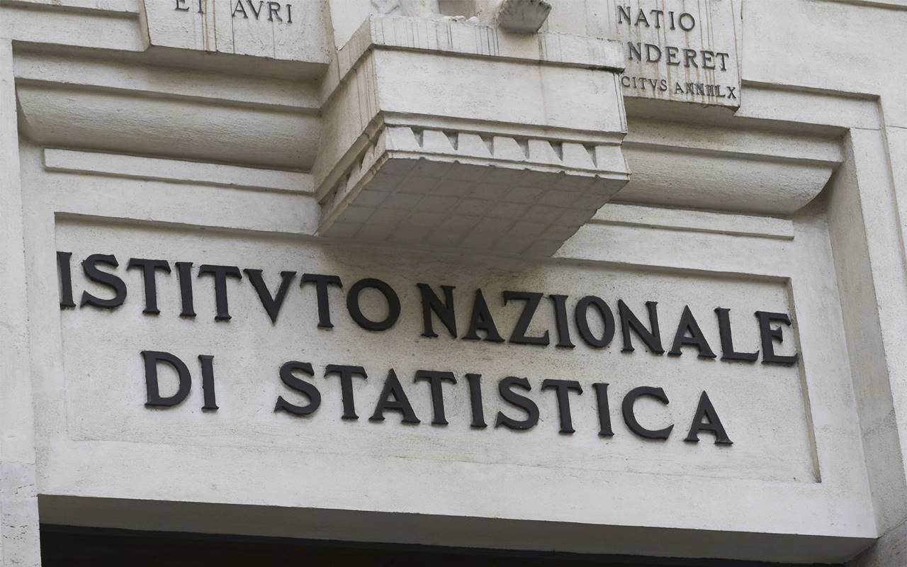 Istat abbassa le stime sull’inflazione: a gennaio rallenta al 10%