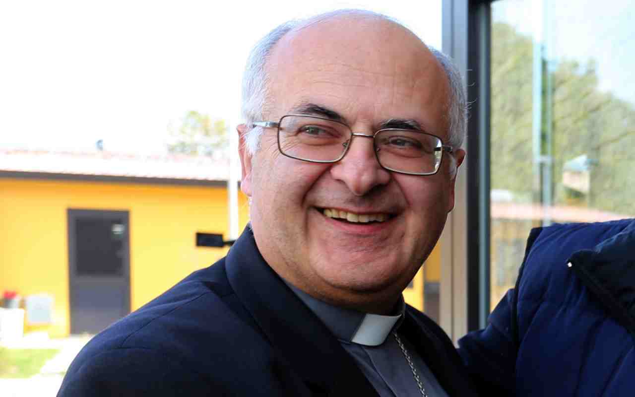 Mons. Massara: “Apriamo il nostro cuore e le nostre case per accogliere le famiglie afghane”