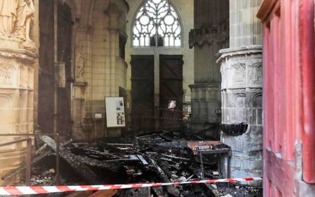 Incendio di Nantes, la reazione dei politici e dei vescovi francesi