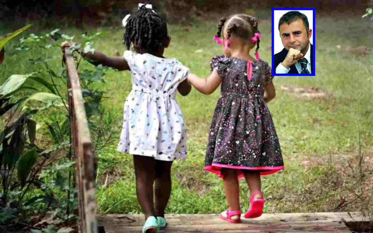 Gli adulti fomentano il razzismo nell’animo dei bambini