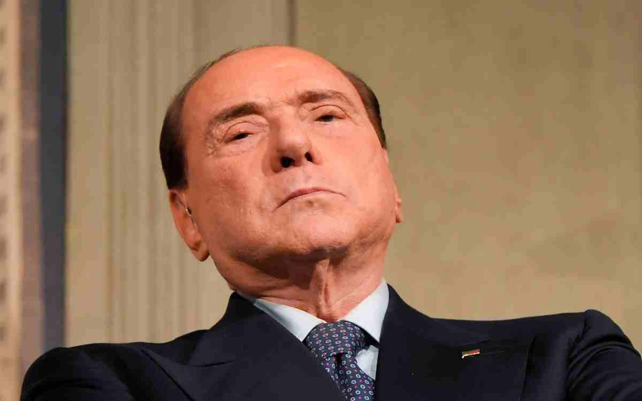 Coronavirus, Berlusconi ricoverato per un inizio di polmonite bilaterale