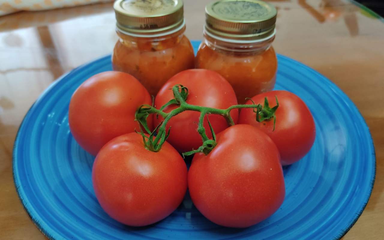 Dall’orto alla dispensa: la salsa di pomodoro fatta in casa