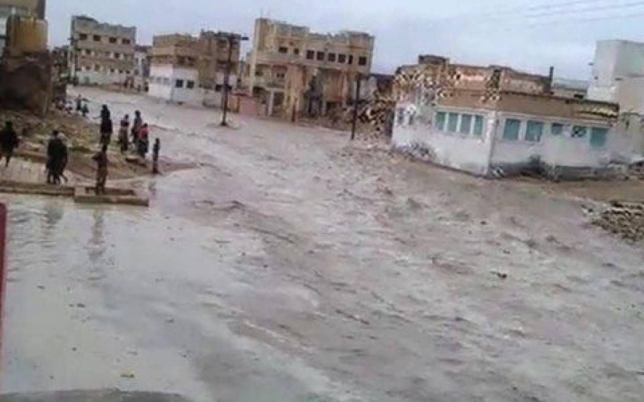 Diluvio in Yemen, le piogge spazzano via le case di Sana’a