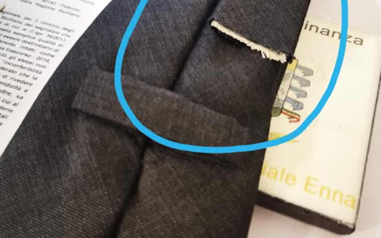 Cravatta tagliata nell’ufficio del presidente commissione antimafia Fava