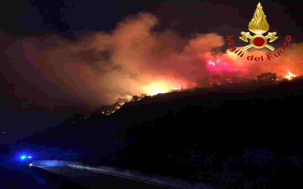 Sardegna in fiamme. Sono 250 le abitazioni evacuate.