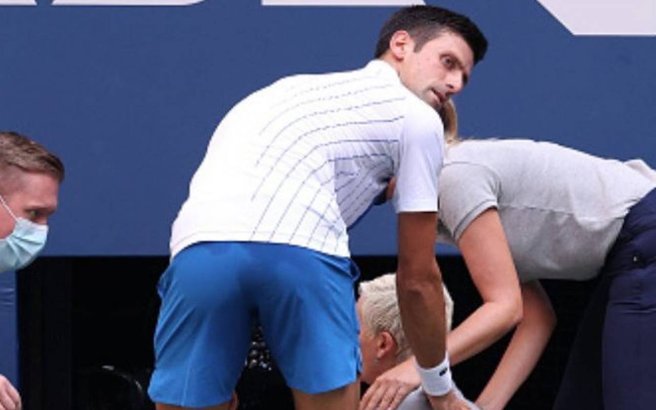 Djokovic squalificato agli US Open per una scorrettezza involontaria