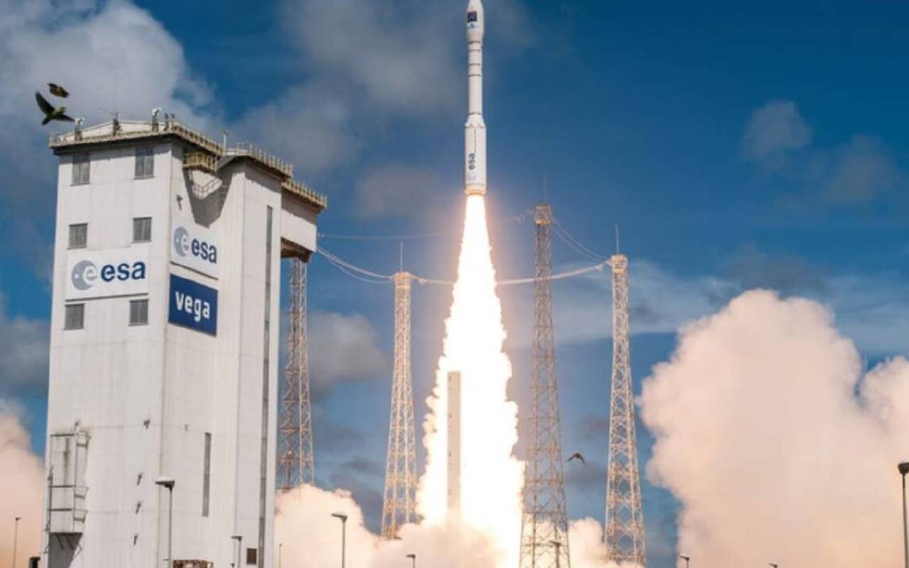 Lanciato stanotte il missile italiano Vega con 53 satelliti in orbita