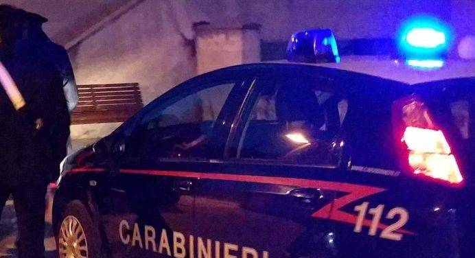 Roma, rapinatore ferisce un carabiniere con un cacciavite: il collega spara e lo uccide