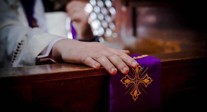 Legge contro il segreto della confessione: 6 punti spiegano perché è una lesione della libertà religiosa