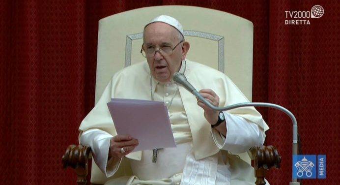 Il Papa in udienza benedice la campana chiamata la “voce dei non nati”