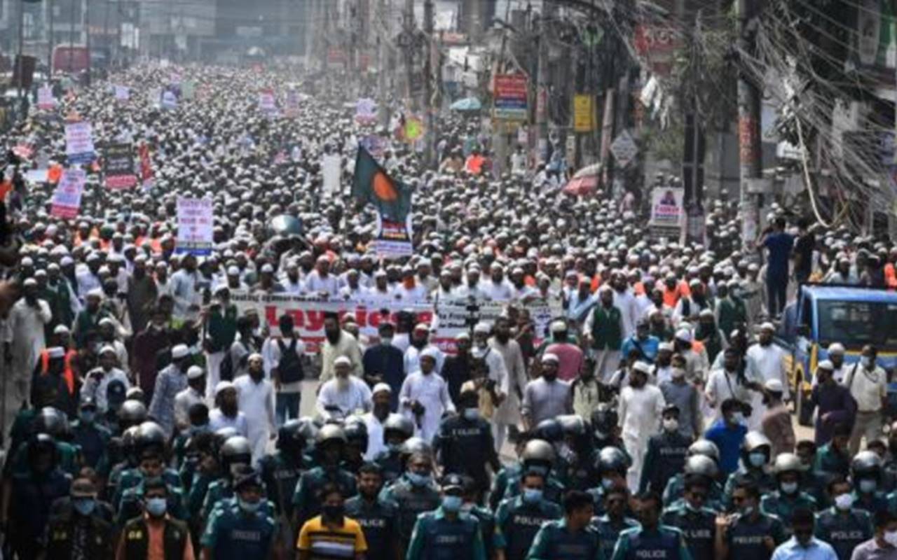 Francia-Islam, la marcia del Bangladesh contro Macron