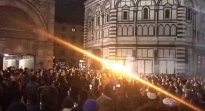 Dpcm, scontri a Firenze: alta tensione in Piazza Duomo