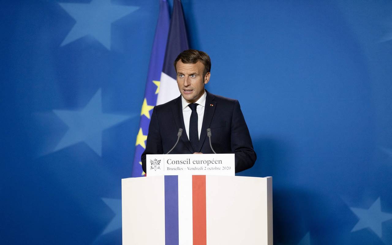 Il presidente francese Macron positivo al covid. Si isolerà per sette giorni