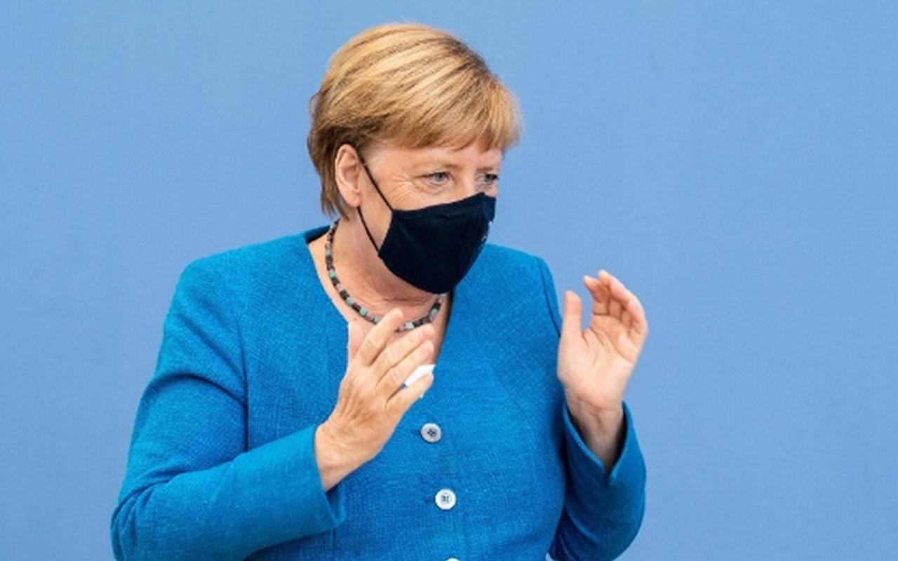 Merkel, riunione coi Land: “Non possiamo permetterci una seconda ondata”