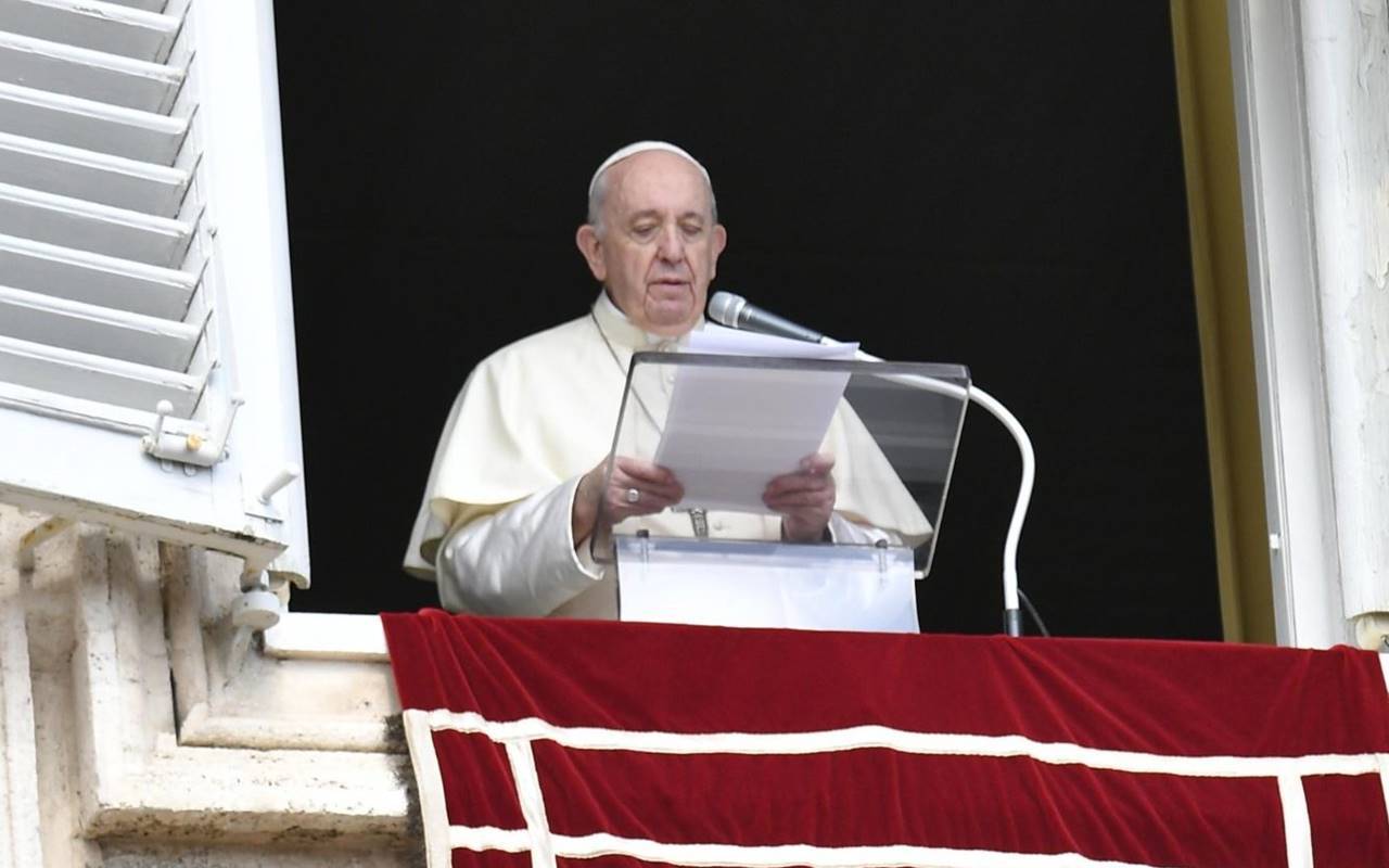 Angelus, il Papa prega per la Nigeria e annuncia tredici nuovi cardinali