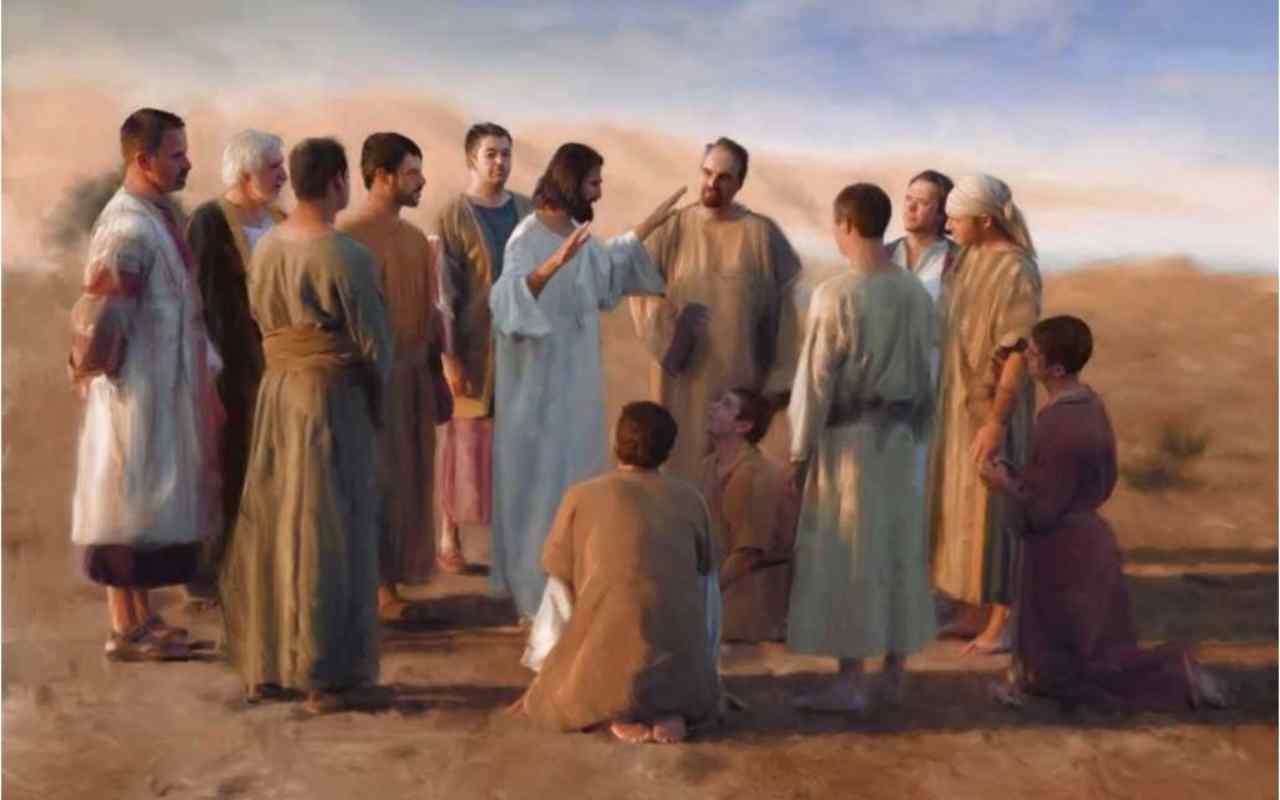 Chiamò a sé i suoi discepoli e ne scelse dodici, ai quali diede anche il nome di apostoli