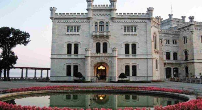 Trieste. Il bianco castello da favola di Miramare tra storia e arte sull’ Adriatico