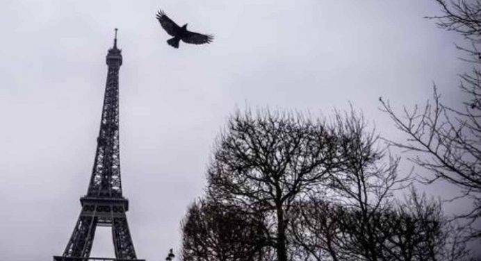 Sparatoria a Parigi, un morto e quattro feriti