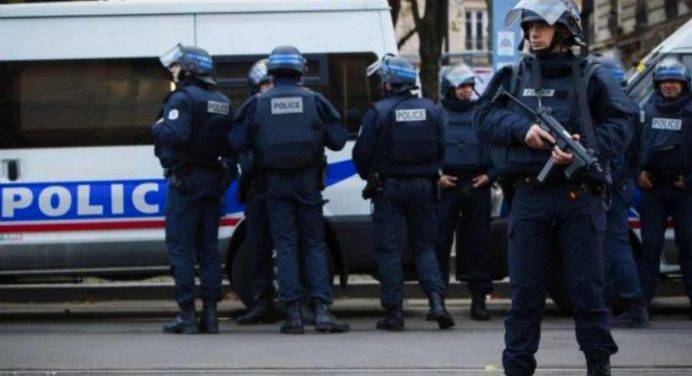 Nuovo attentato ad Avignone: terrorista ucciso mentre grida Allah Akbar