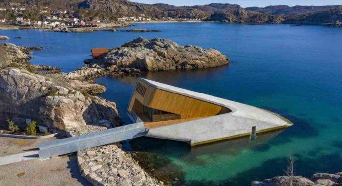 Norvegia a prova di esperienza gourmet sottomarina in un ristorante ecostenibile