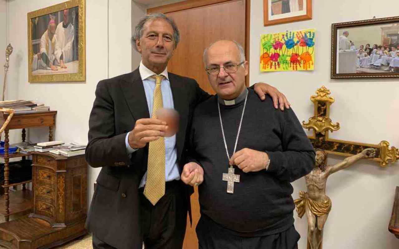 Il saluto al Questore di Macerata Antonio Pignataro: Mons. Massara esempio di saggezza e attenzione al territorio