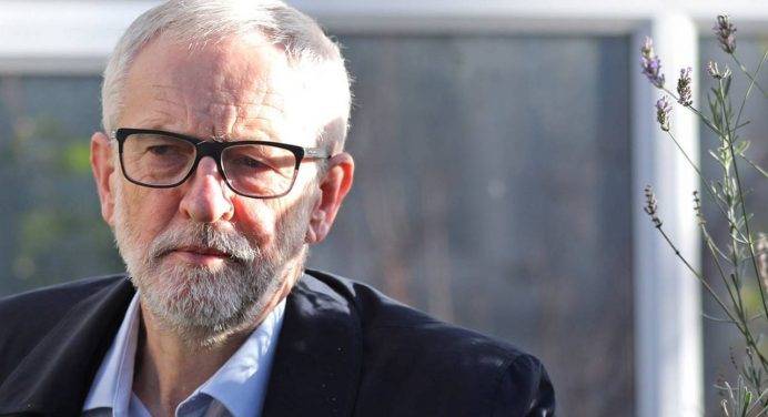 Antisemitismo, il Labour Party riammette Jeremy Corbyn