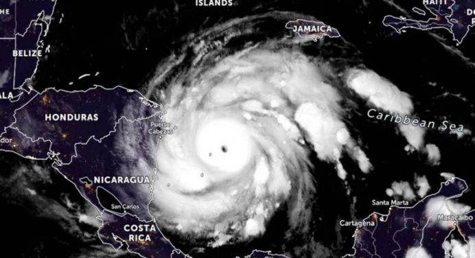 Centro America, l’uragano Iota tocca il Nicaragua: “E’ in arrivo una bomba”