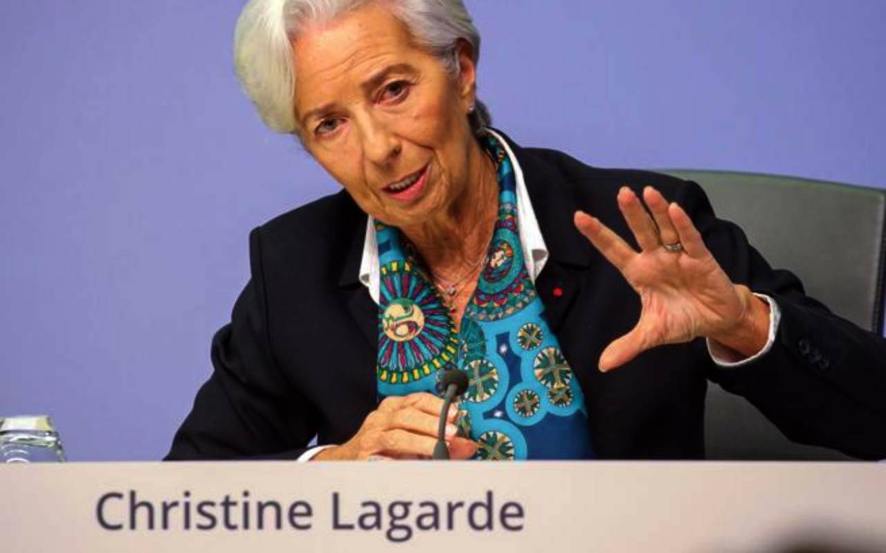 Lagarde avverte: “Donne più gravate dalla pandemia, parità a rischio”