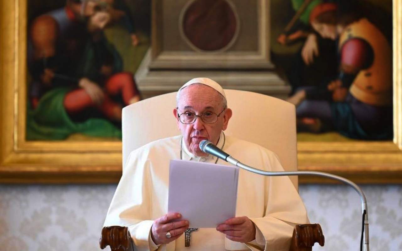 Papa, Motu Proprio sulle finanze vaticane: “Proibiti ricevere regali sopra i 40 euro”