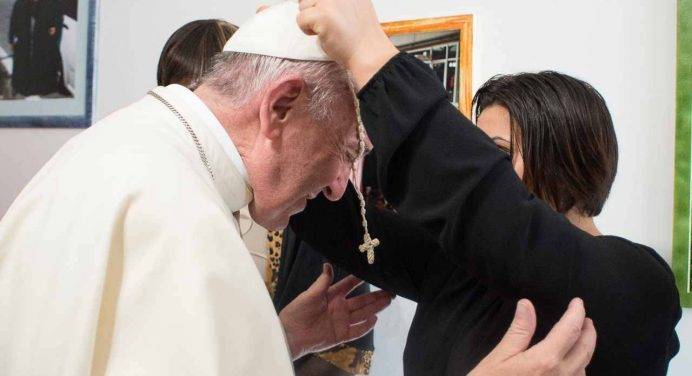 Festa della donna: Papa Francesco ricorda la sua visita alle vittime della tratta
