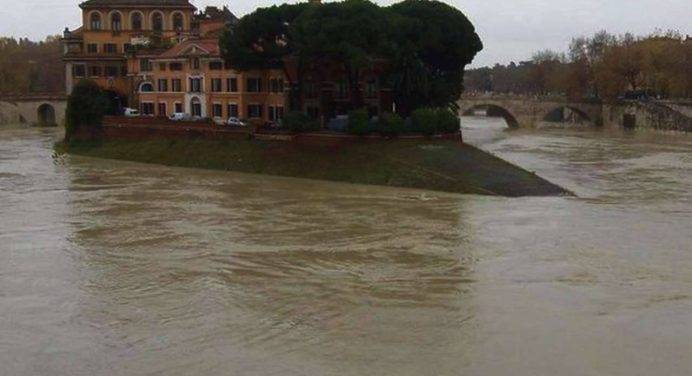 Prosegue l’ondata di maltempo sull’Italia. A Roma preoccupa il livello del Tevere
