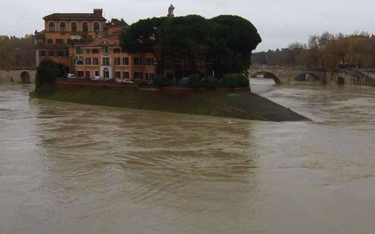 Prosegue l’ondata di maltempo sull’Italia. A Roma preoccupa il livello del Tevere