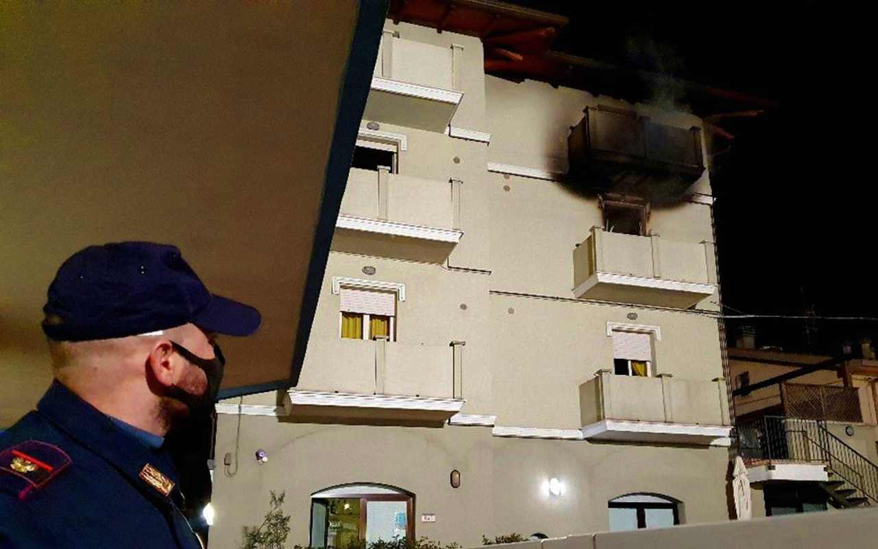 Incendio nel residence “Il Capodoglio” di Rimini, morta una donna