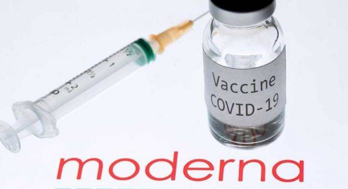 Covid, Fda dà via libera la vaccino Moderna: “Pronti alla distribuzione”